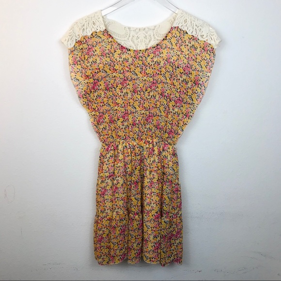 Yellow Dress with flower & crochet detail - Picture 1 of 5